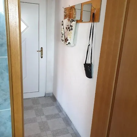 Emi 1 Apartment *