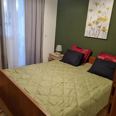Emi 1 Apartment Vir